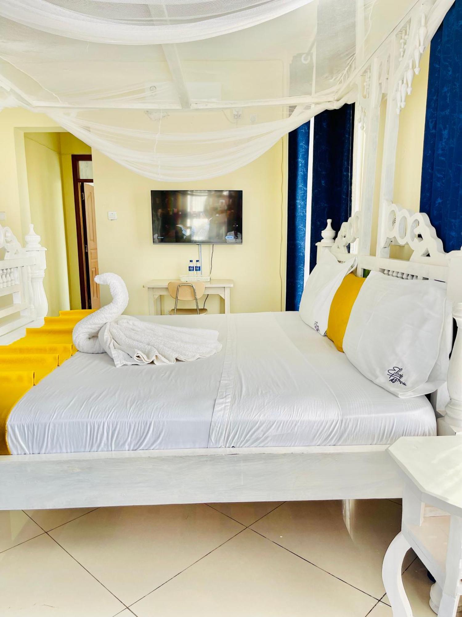 Elna'S Nyali - Work & Unwind - Pool, Sea Views, Ac & Fast Wi-Fi Bed and Breakfast Mombasa Exteriör bild