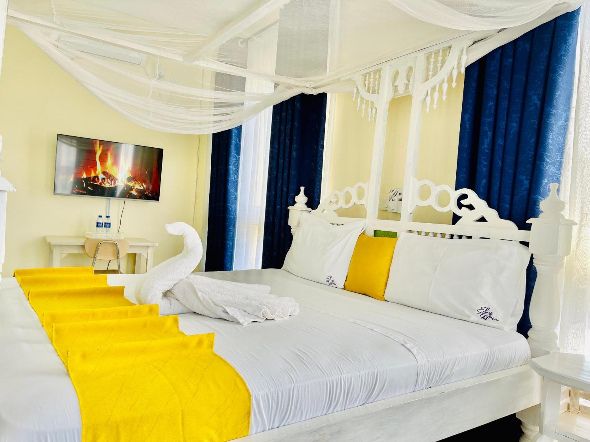 Elna'S Nyali - Work & Unwind - Pool, Sea Views, Ac & Fast Wi-Fi Bed and Breakfast Mombasa Exteriör bild