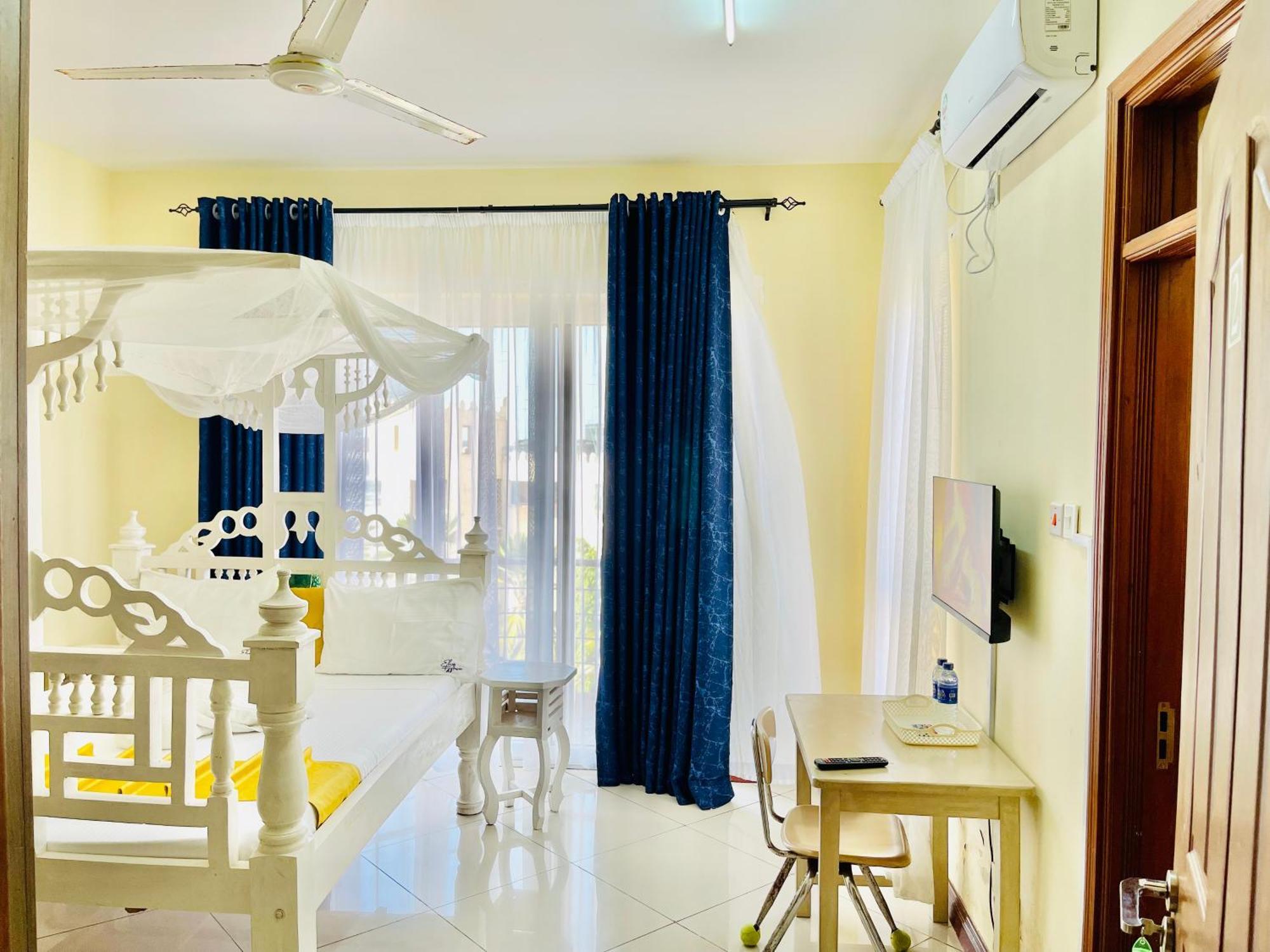 Elna'S Nyali - Work & Unwind - Pool, Sea Views, Ac & Fast Wi-Fi Bed and Breakfast Mombasa Exteriör bild