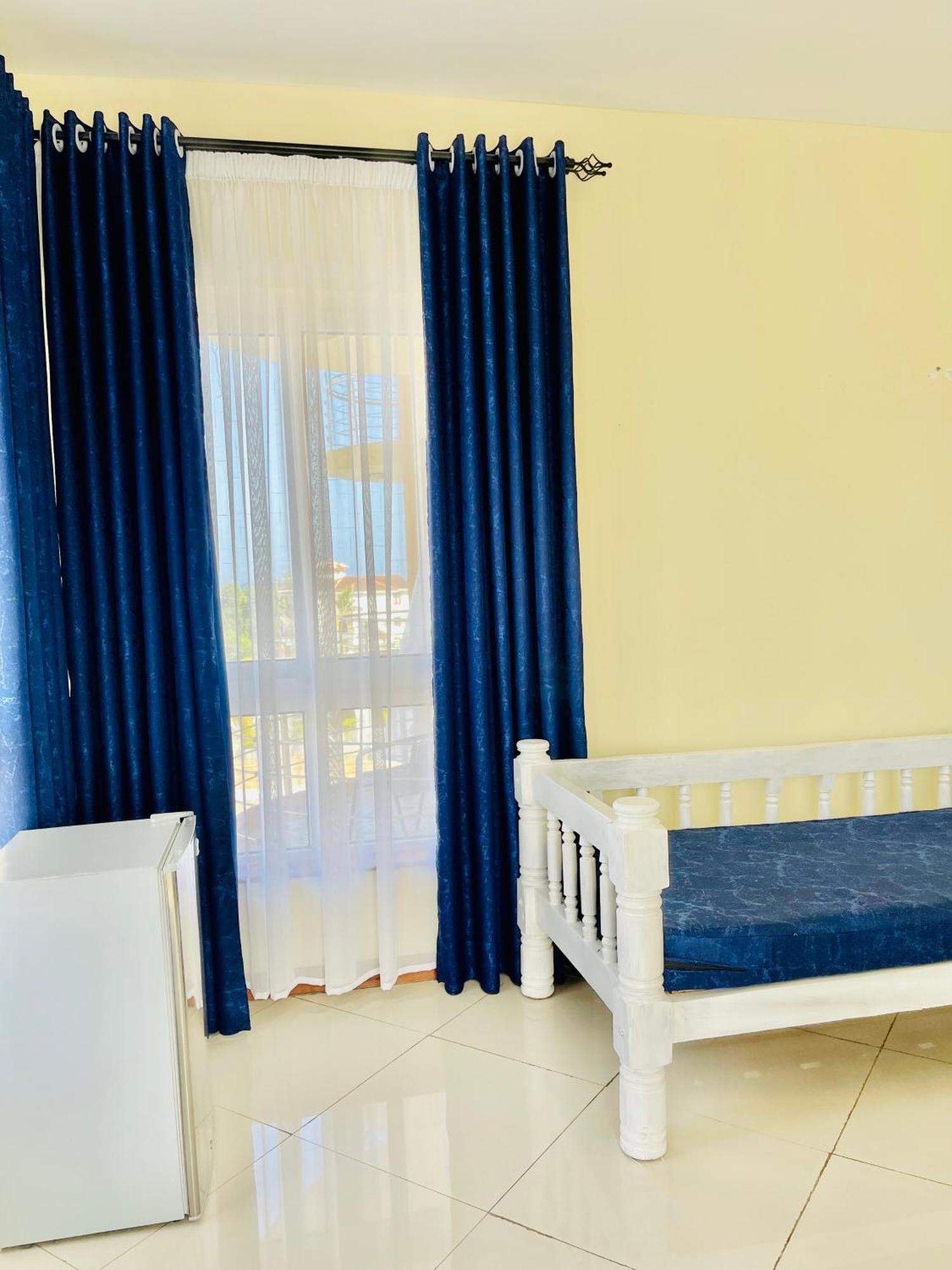Elna'S Nyali - Work & Unwind - Pool, Sea Views, Ac & Fast Wi-Fi Bed and Breakfast Mombasa Exteriör bild