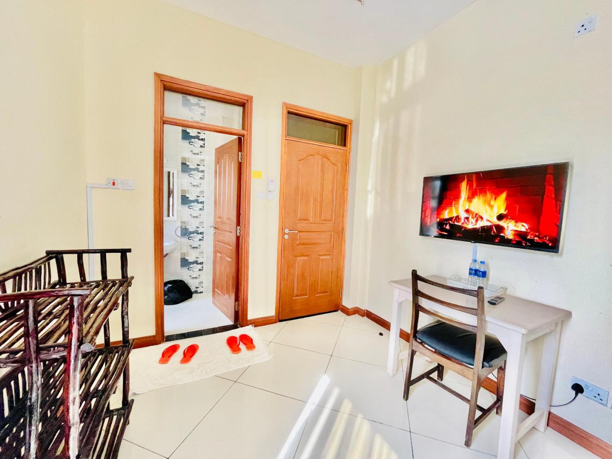 Elna'S Nyali - Work & Unwind - Pool, Sea Views, Ac & Fast Wi-Fi Bed and Breakfast Mombasa Exteriör bild