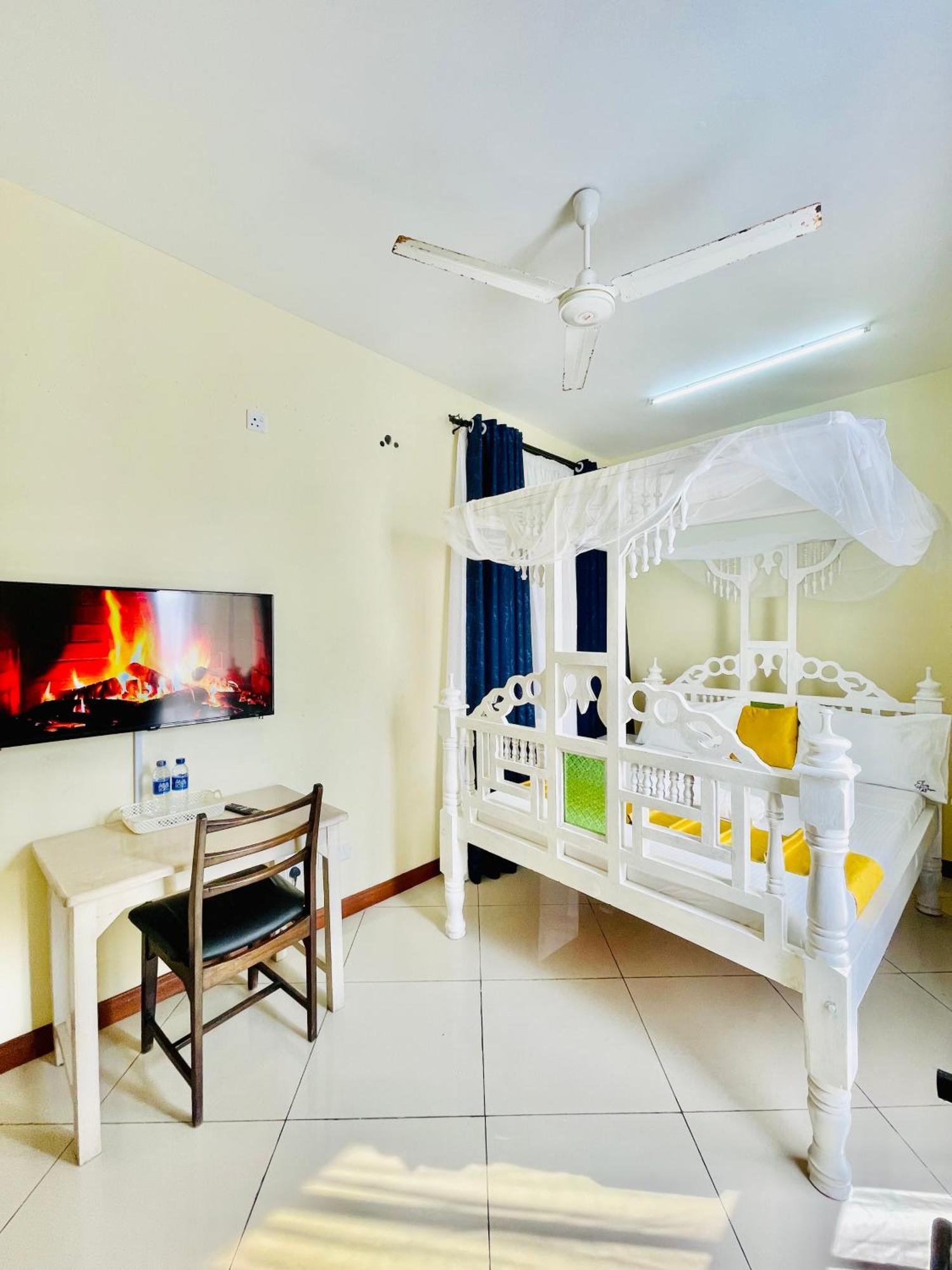 Elna'S Nyali - Work & Unwind - Pool, Sea Views, Ac & Fast Wi-Fi Bed and Breakfast Mombasa Exteriör bild