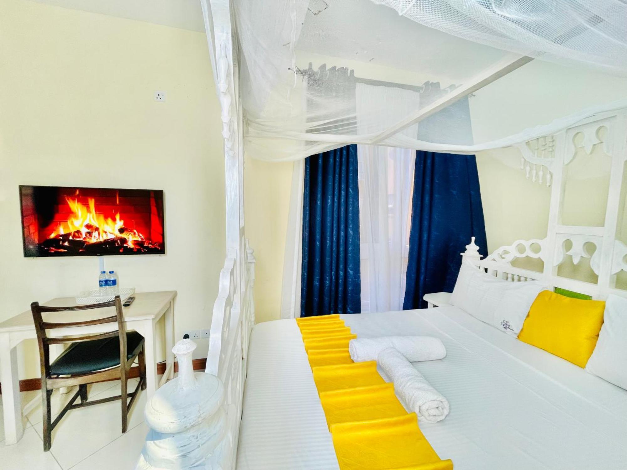 Elna'S Nyali - Work & Unwind - Pool, Sea Views, Ac & Fast Wi-Fi Bed and Breakfast Mombasa Exteriör bild