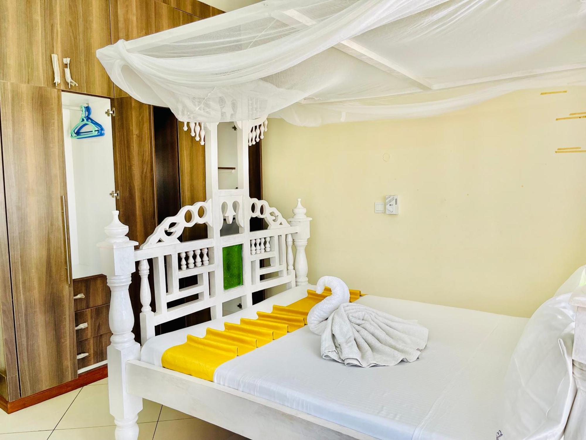 Elna'S Nyali - Work & Unwind - Pool, Sea Views, Ac & Fast Wi-Fi Bed and Breakfast Mombasa Exteriör bild