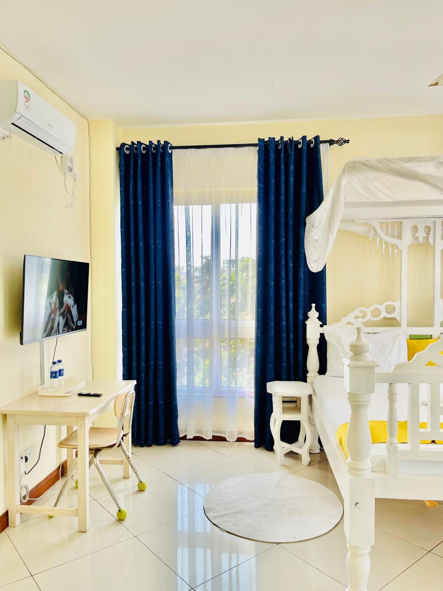 Elna'S Nyali - Work & Unwind - Pool, Sea Views, Ac & Fast Wi-Fi Bed and Breakfast Mombasa Exteriör bild