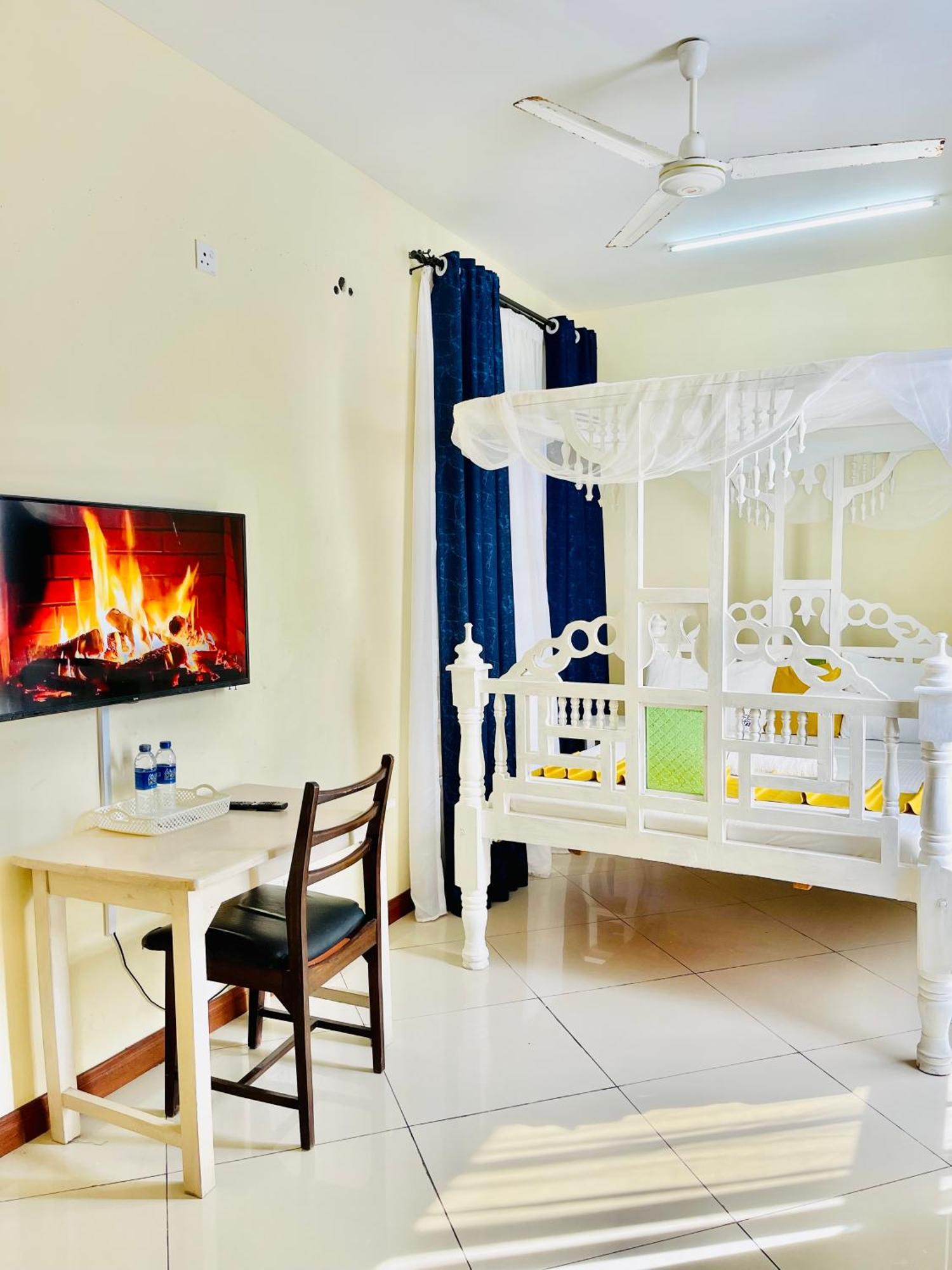 Elna'S Nyali - Work & Unwind - Pool, Sea Views, Ac & Fast Wi-Fi Bed and Breakfast Mombasa Exteriör bild