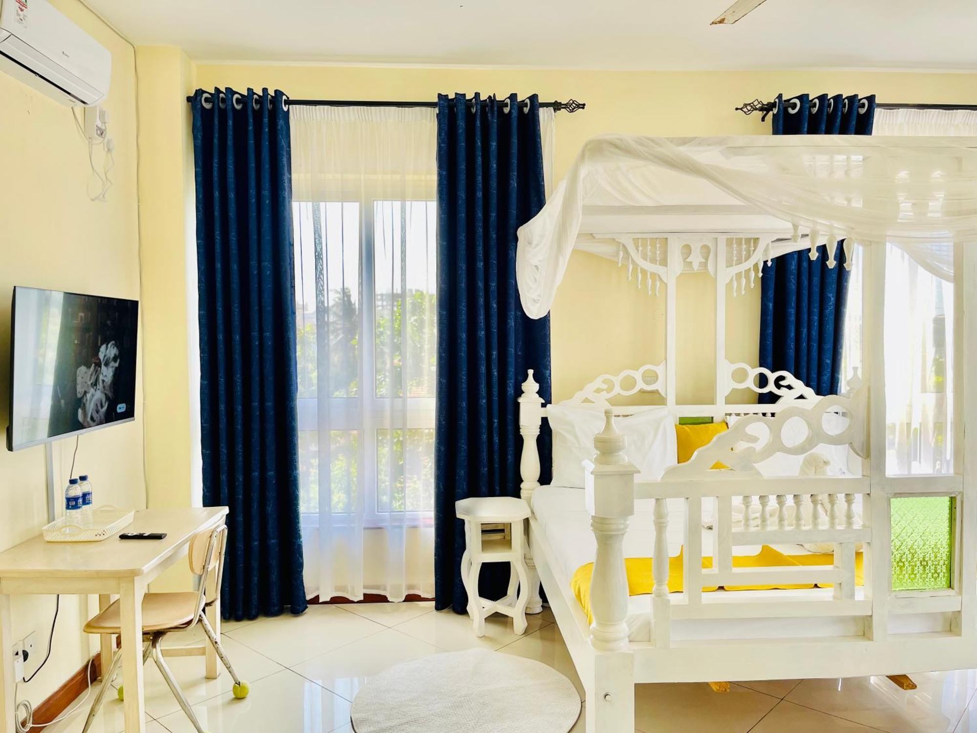 Elna'S Nyali - Work & Unwind - Pool, Sea Views, Ac & Fast Wi-Fi Bed and Breakfast Mombasa Exteriör bild