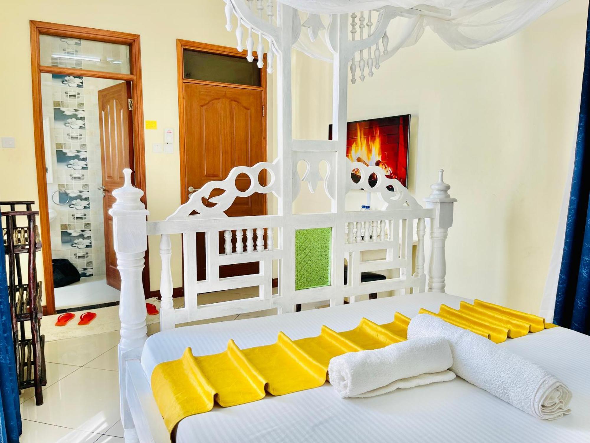 Elna'S Nyali - Work & Unwind - Pool, Sea Views, Ac & Fast Wi-Fi Bed and Breakfast Mombasa Exteriör bild