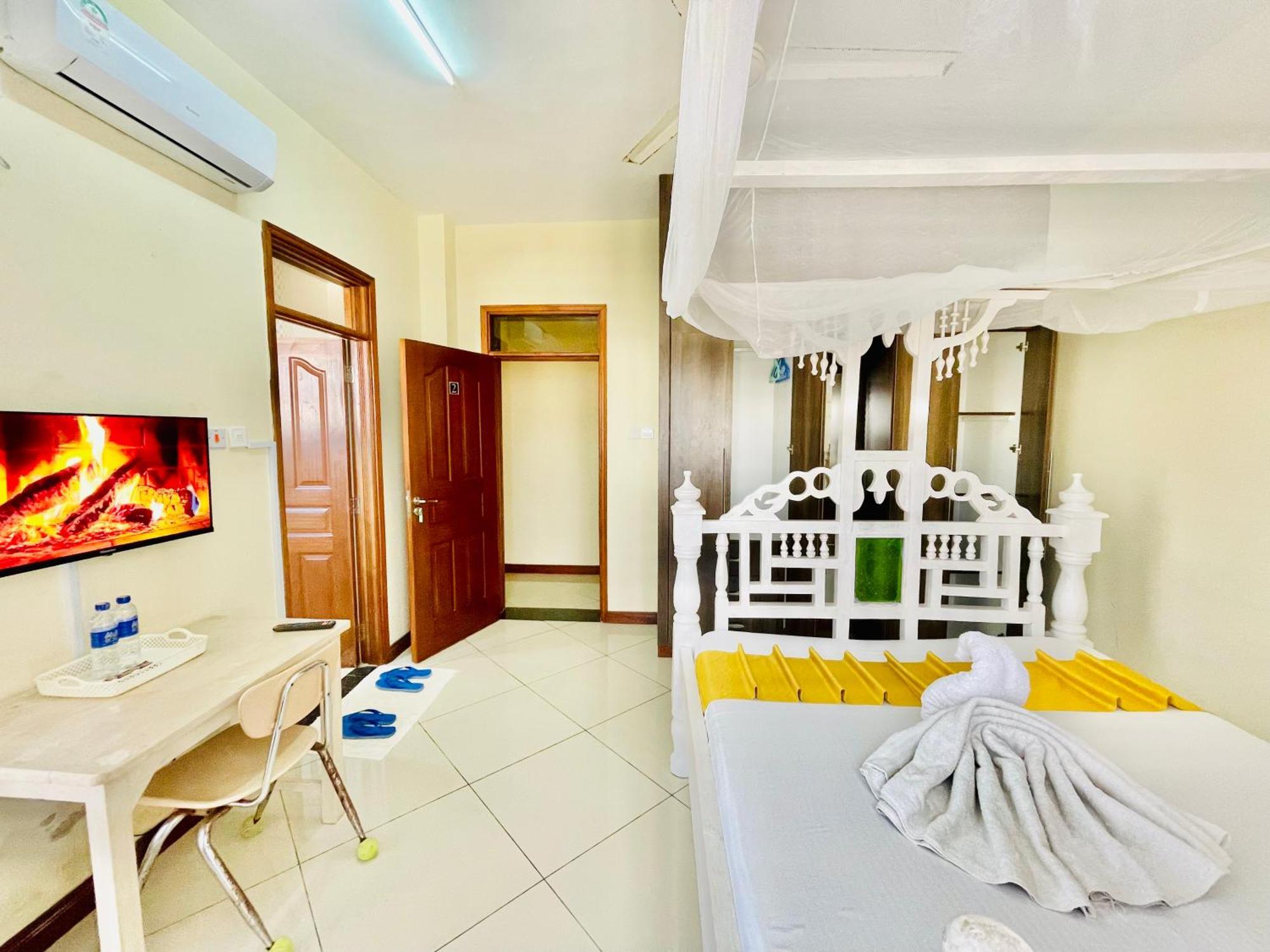 Elna'S Nyali - Work & Unwind - Pool, Sea Views, Ac & Fast Wi-Fi Bed and Breakfast Mombasa Exteriör bild