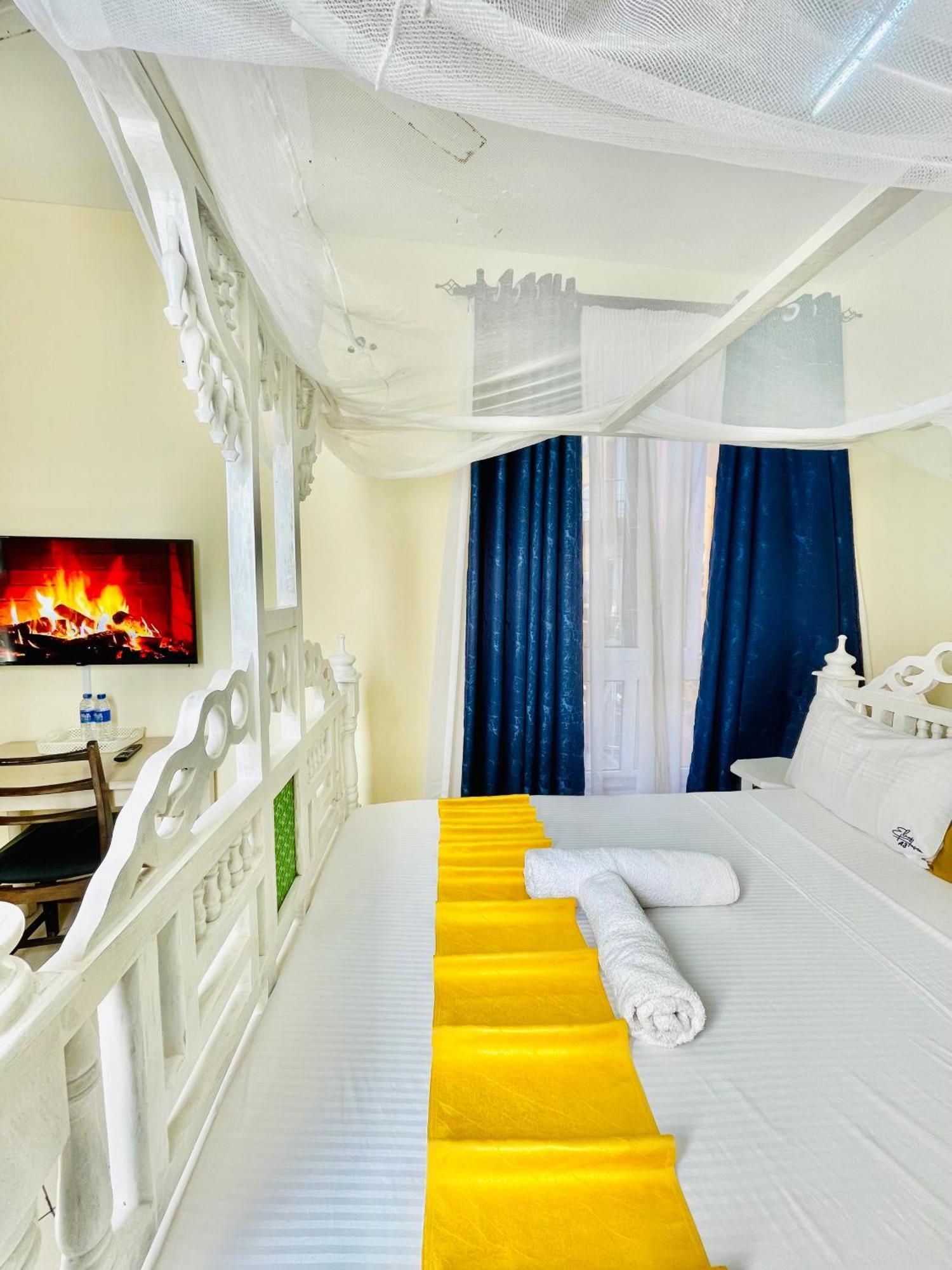 Elna'S Nyali - Work & Unwind - Pool, Sea Views, Ac & Fast Wi-Fi Bed and Breakfast Mombasa Exteriör bild