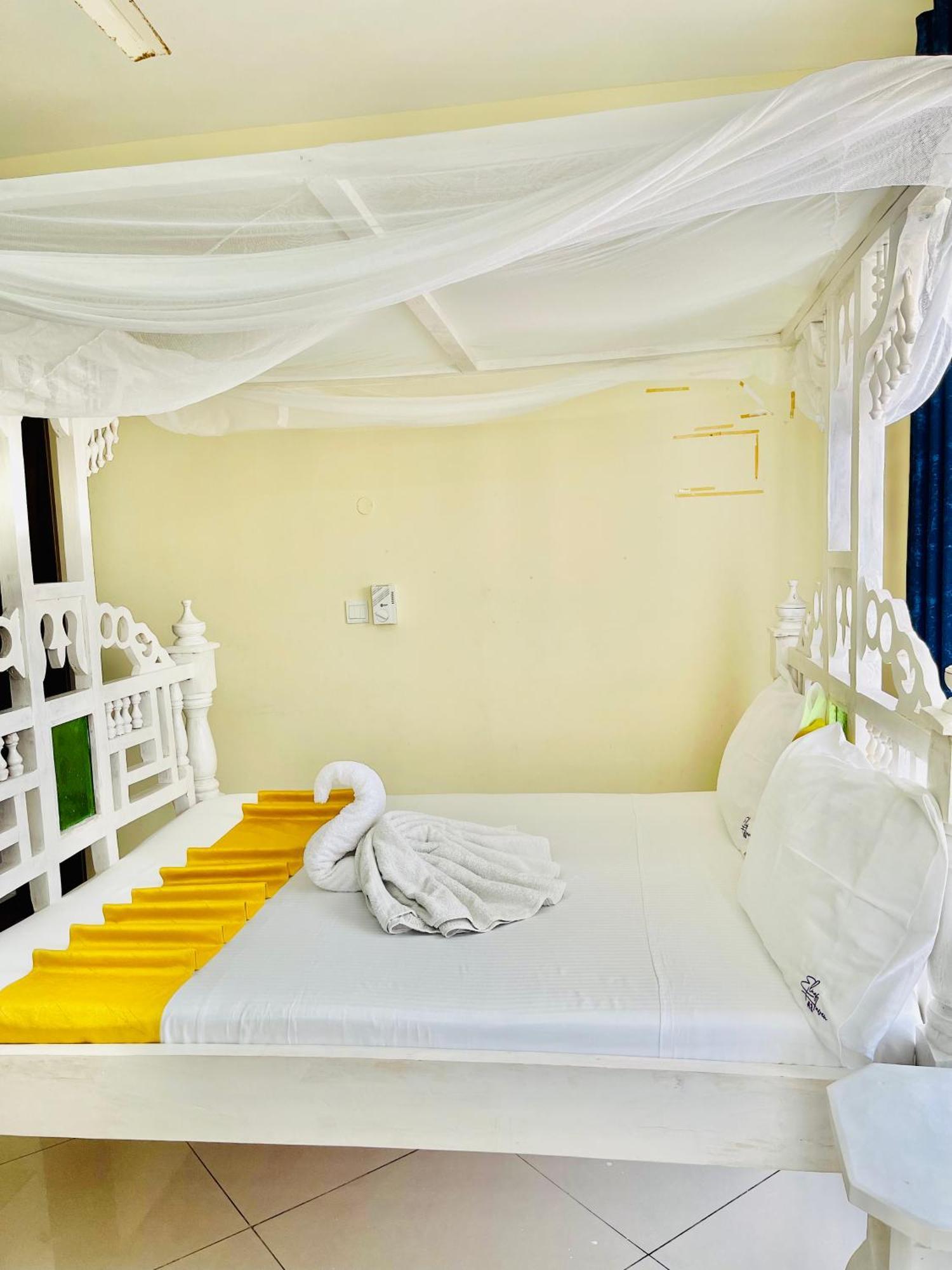 Elna'S Nyali - Work & Unwind - Pool, Sea Views, Ac & Fast Wi-Fi Bed and Breakfast Mombasa Exteriör bild