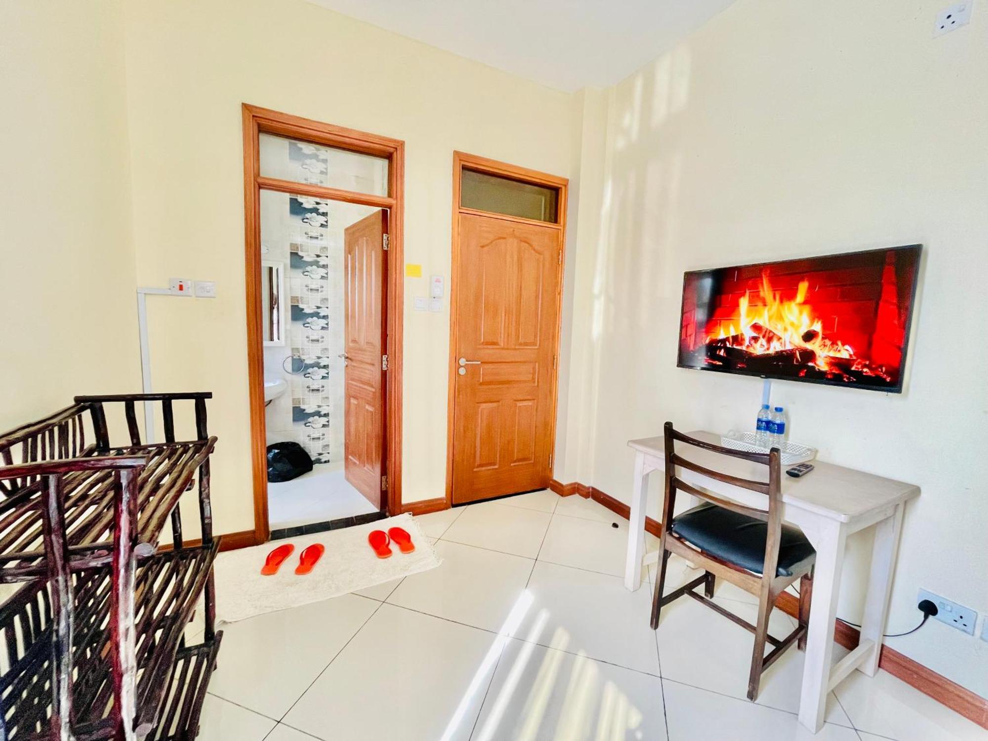 Elna'S Nyali - Work & Unwind - Pool, Sea Views, Ac & Fast Wi-Fi Bed and Breakfast Mombasa Exteriör bild