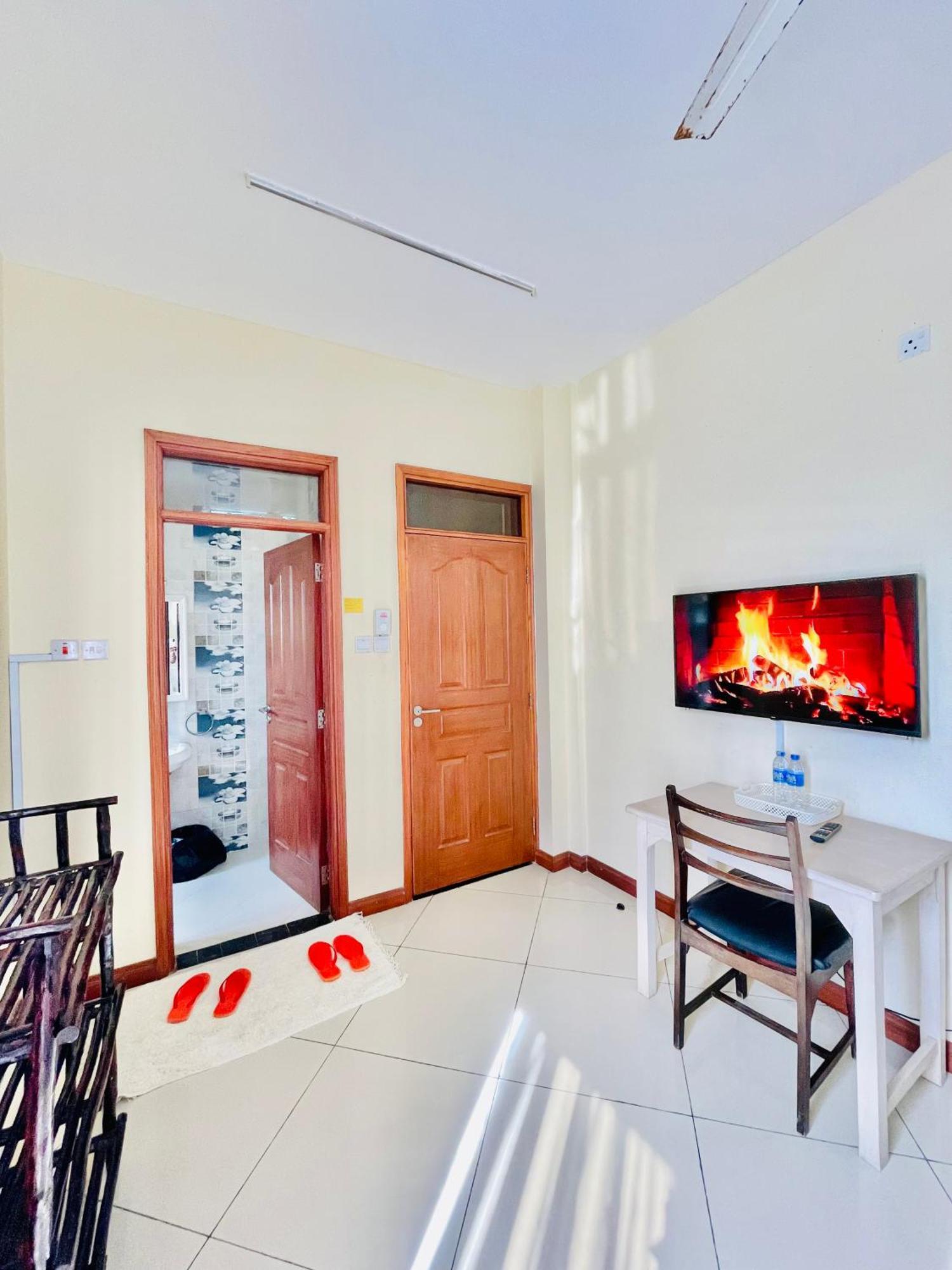 Elna'S Nyali - Work & Unwind - Pool, Sea Views, Ac & Fast Wi-Fi Bed and Breakfast Mombasa Exteriör bild