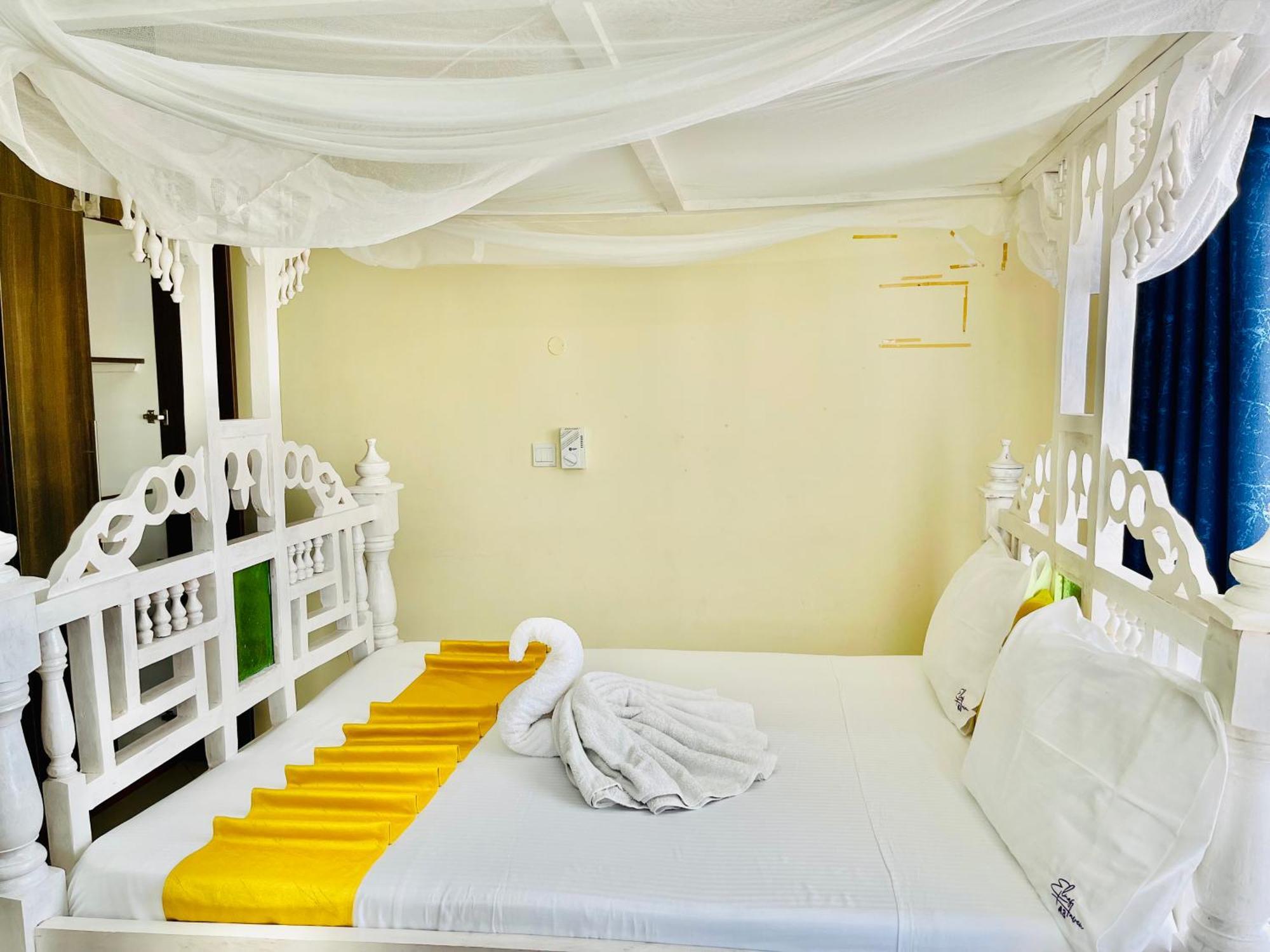 Elna'S Nyali - Work & Unwind - Pool, Sea Views, Ac & Fast Wi-Fi Bed and Breakfast Mombasa Exteriör bild
