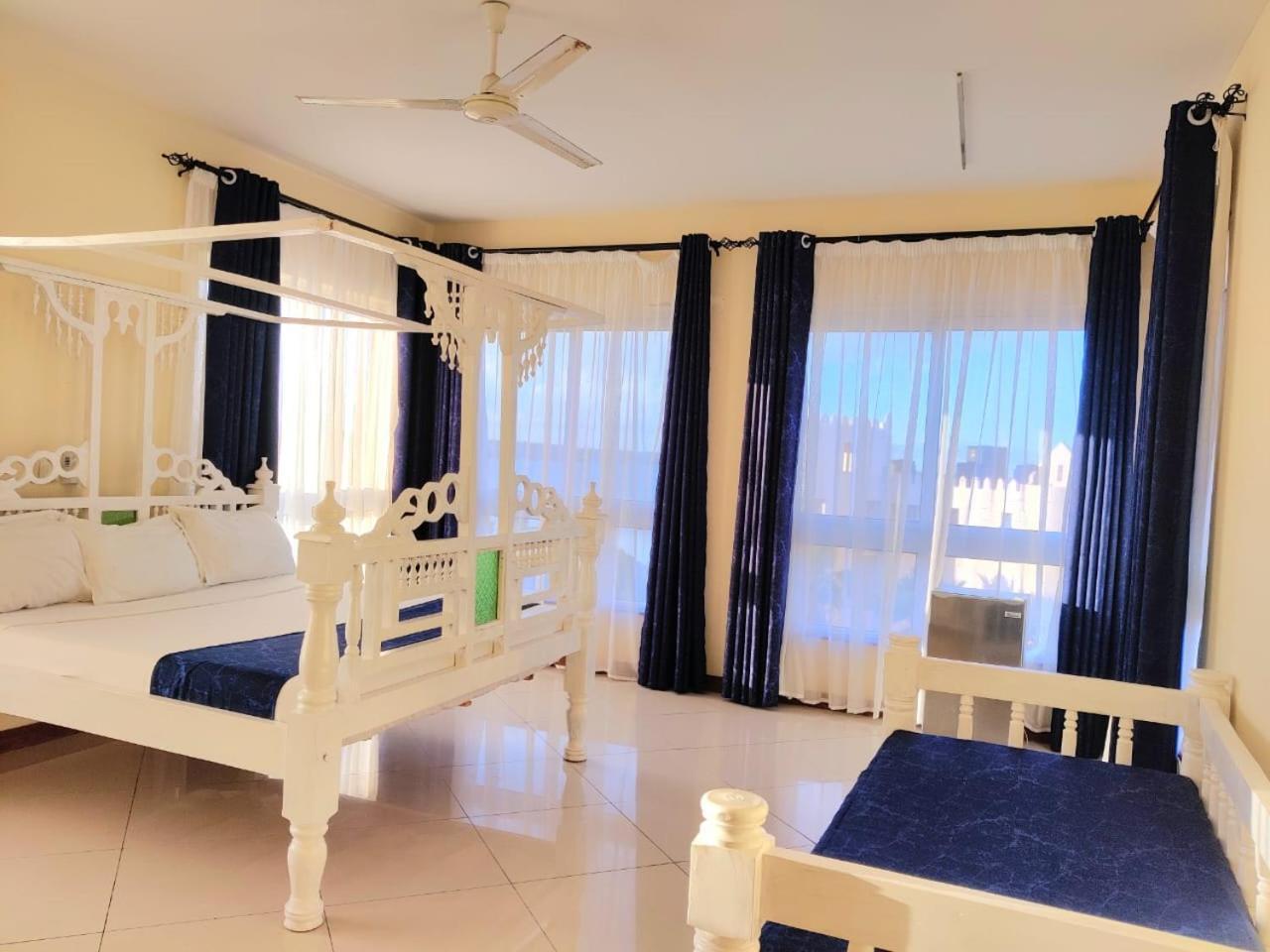 Elna'S Nyali - Work & Unwind - Pool, Sea Views, Ac & Fast Wi-Fi Bed and Breakfast Mombasa Exteriör bild