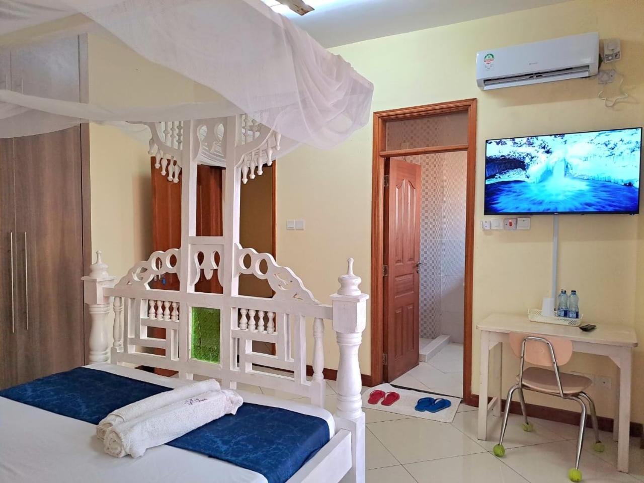 Elna'S Nyali - Work & Unwind - Pool, Sea Views, Ac & Fast Wi-Fi Bed and Breakfast Mombasa Exteriör bild