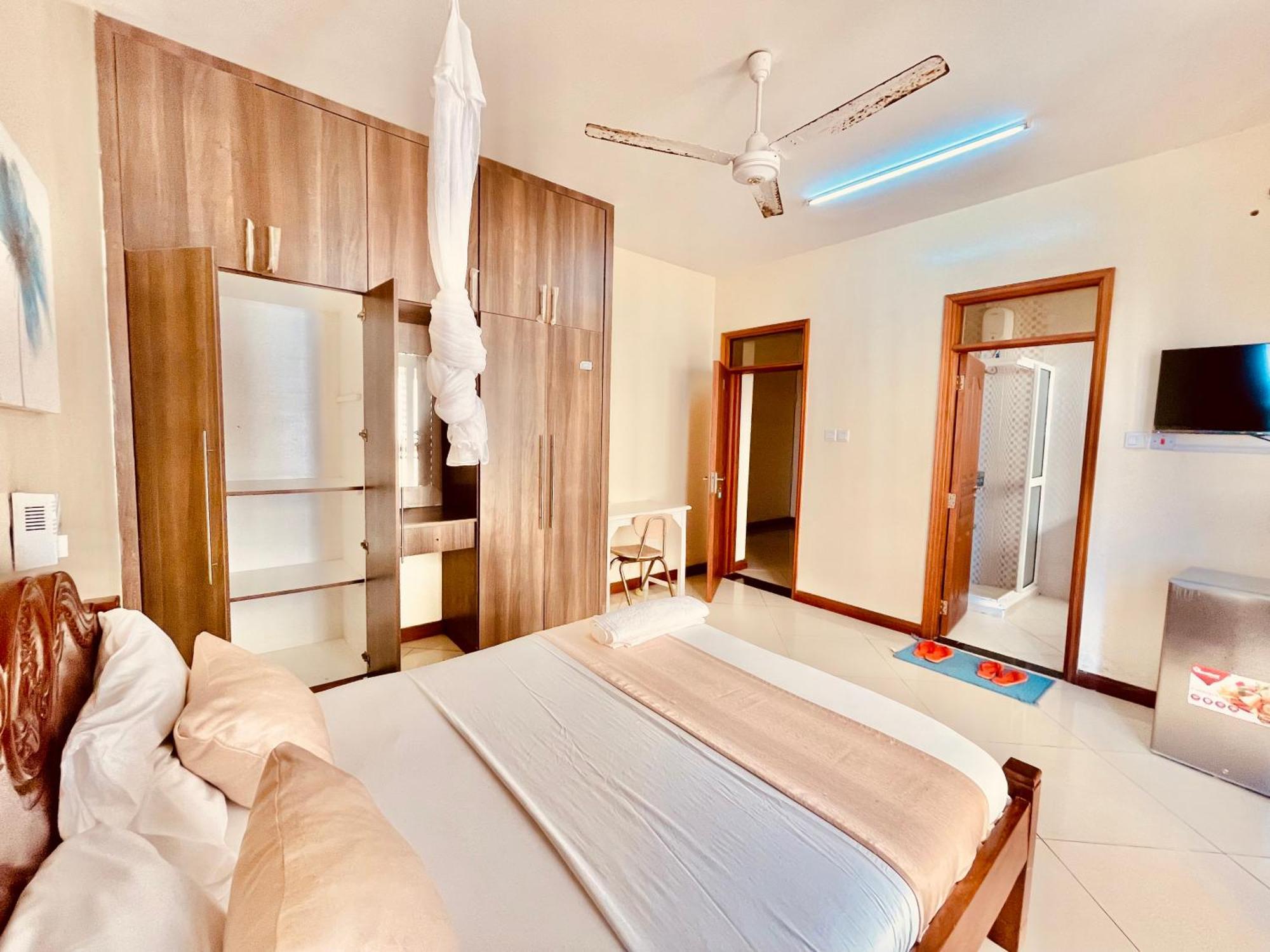 Elna'S Nyali - Work & Unwind - Pool, Sea Views, Ac & Fast Wi-Fi Bed and Breakfast Mombasa Exteriör bild